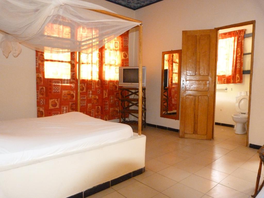 Hotel Mermoz Saint-Louis Bagian luar foto