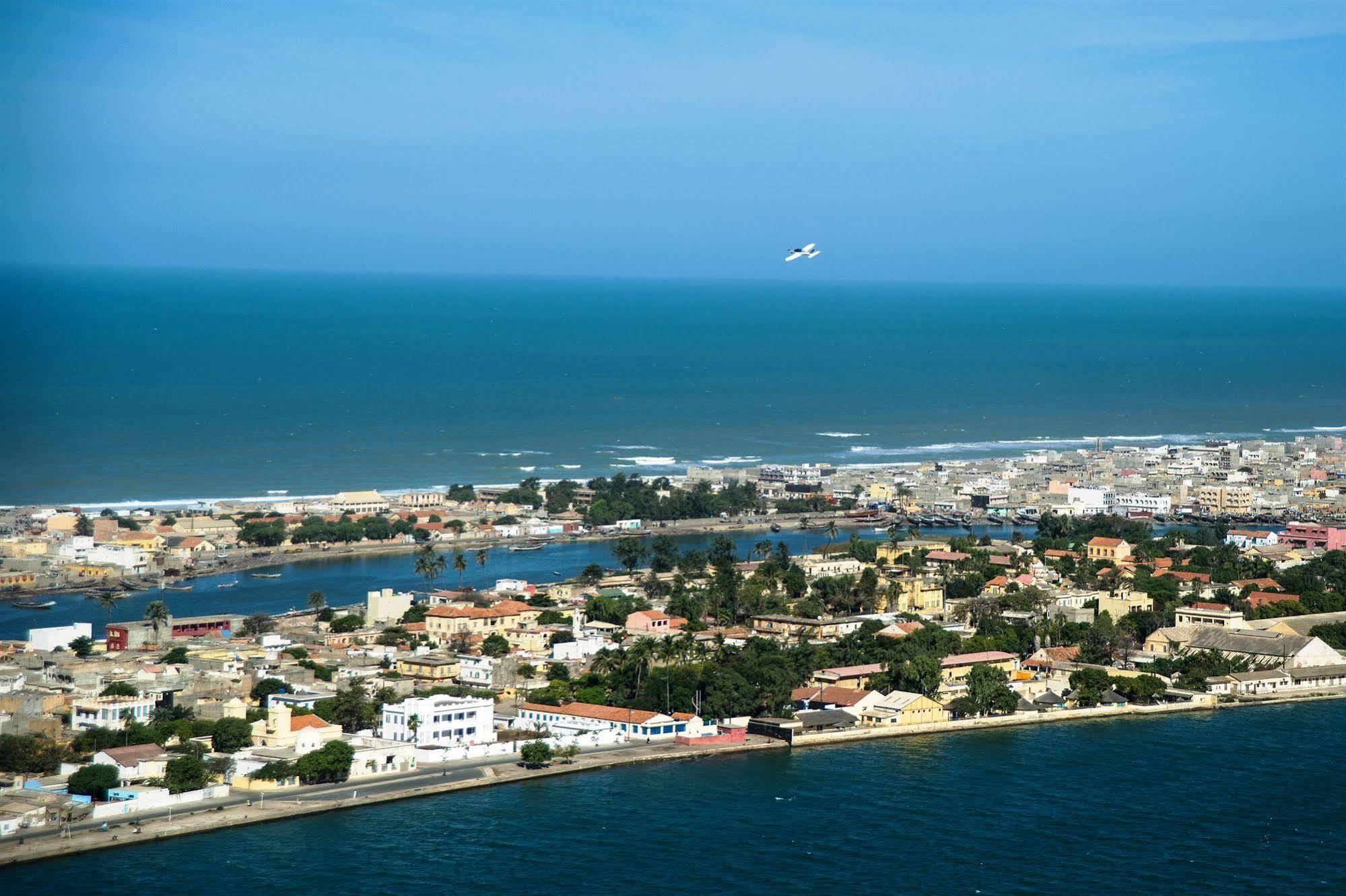 Hotel Mermoz Saint-Louis Bagian luar foto